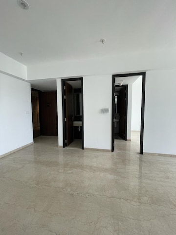 Room in 4 BHK Apartment at Lodha The Park, Worli – for Rent