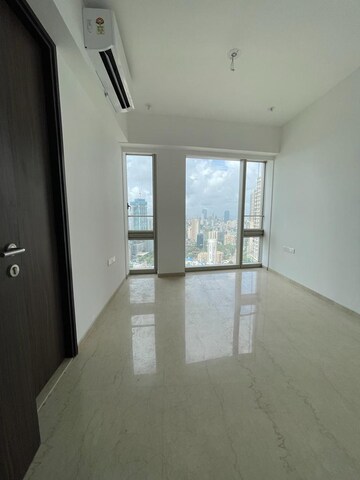 Room in 4 BHK Apartment at Lodha The Park, Worli – for Rent