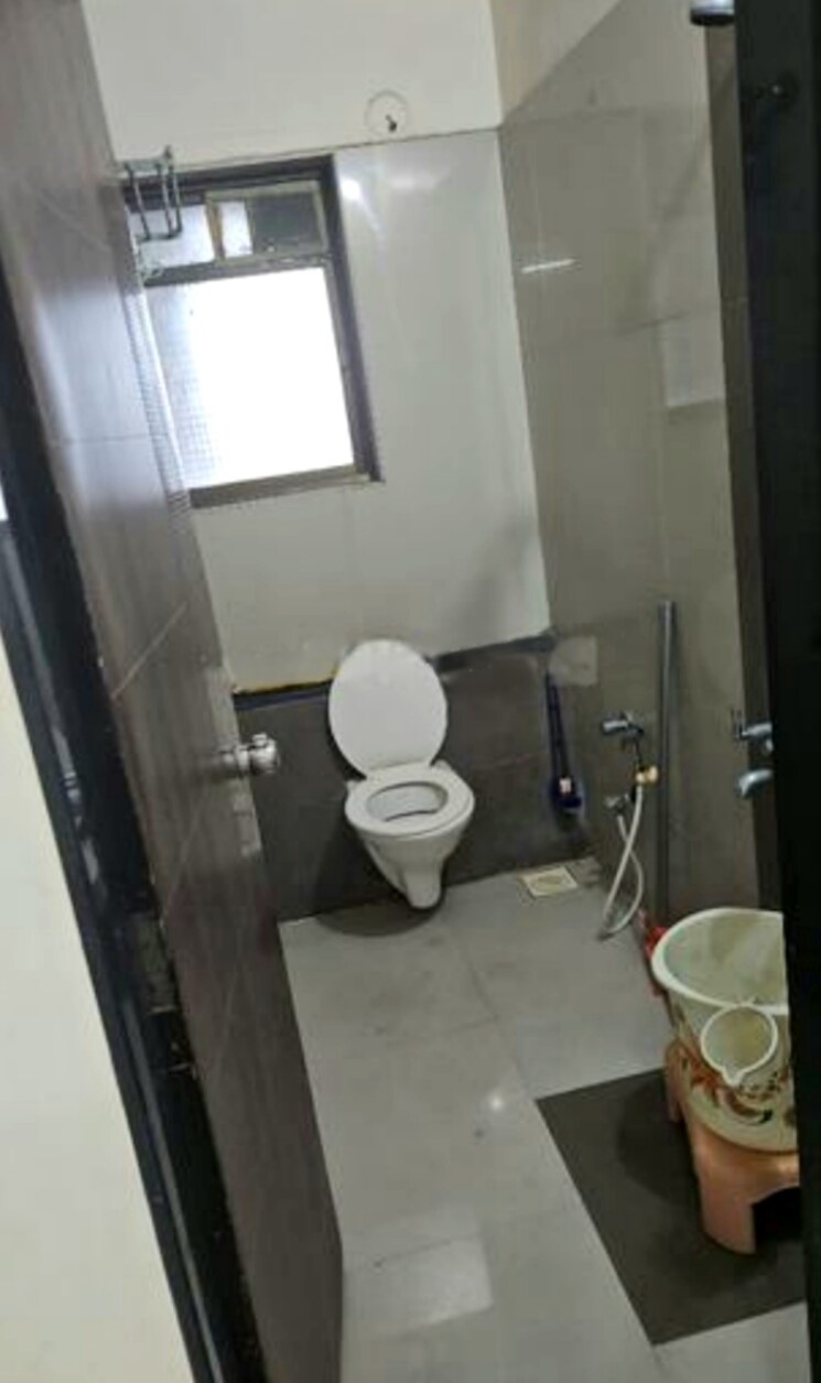 Bathroom, aarti-chs-mulund-west 1 Bedroom 500 Sq.Ft. Apartment In Mulund West Mumbai 9198690