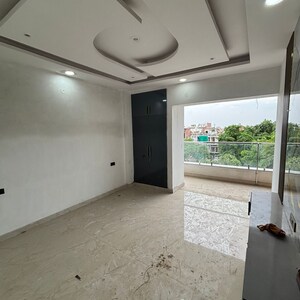 Room in 3 BHK Builder Floor at Sector 10 – for Sale