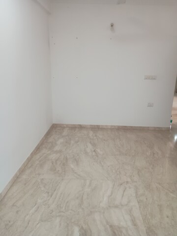 Room in 2 BHK Apartment at Hiranandani Astra, Ghodbunder Road – for Rent