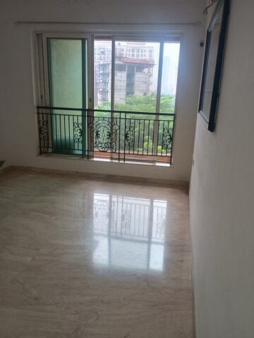 Room in 2 BHK Apartment at Hiranandani Astra, Ghodbunder Road – for Rent