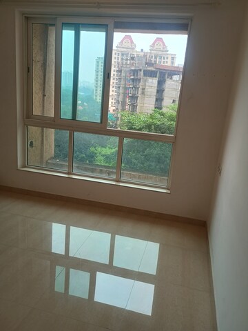 Room in 2 BHK Apartment at Hiranandani Astra, Ghodbunder Road – for Rent