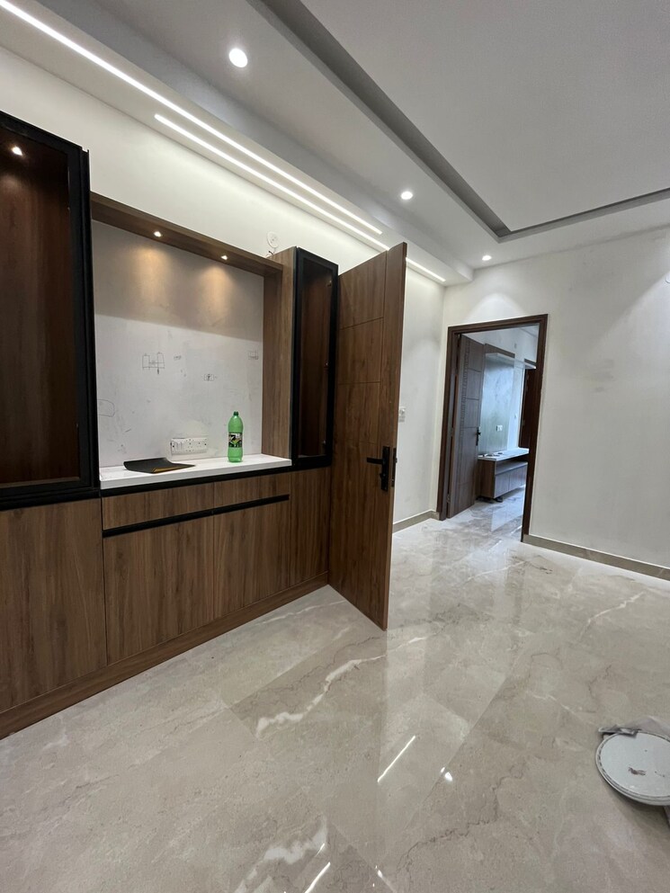 Room, gms road 4 Bedroom 133 Sq.Yd. Independent House In Gms Road Dehradun 9198750