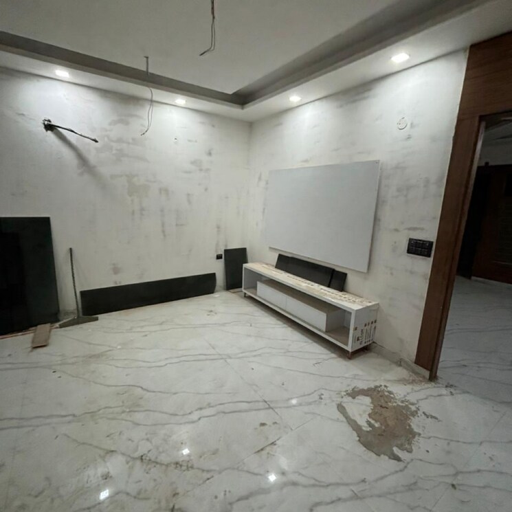 Room, sector 21a 3 Bedroom 1200 Sq.Ft. Builder Floor In Sector 21a Faridabad 9198765