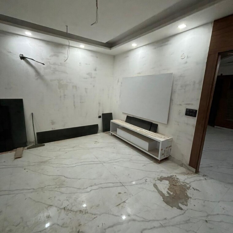 Room, sector 21a 3 Bedroom 1200 Sq.Ft. Builder Floor In Sector 21a Faridabad 9198765