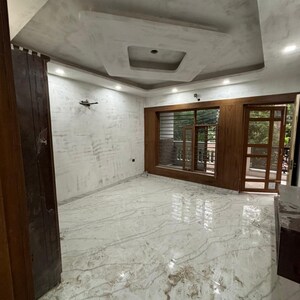 Room in 3 BHK Builder Floor at Sector 21a – for Sale