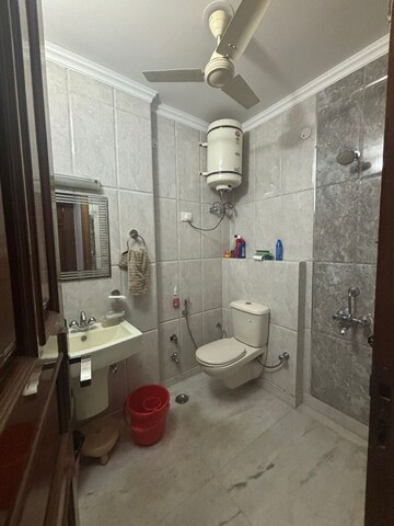 Bathroom in 4 BHK Apartment at San Marino Apartment, Sector 45 – for Rent