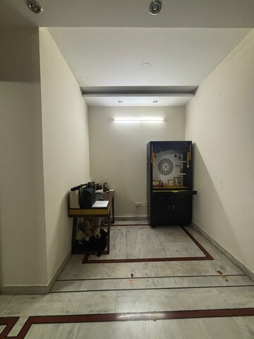 Furnished Amenities in 4 BHK Apartment at San Marino Apartment, Sector 45 – for Rent