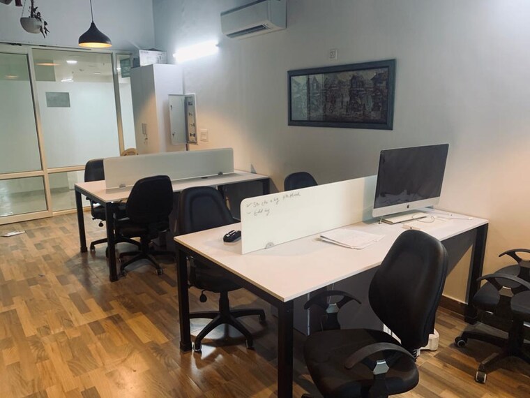 Team Area, emaar-emerald-plaza Commercial Office Space 644 Sq.Ft. In Sector 65 Gurgaon 9198781