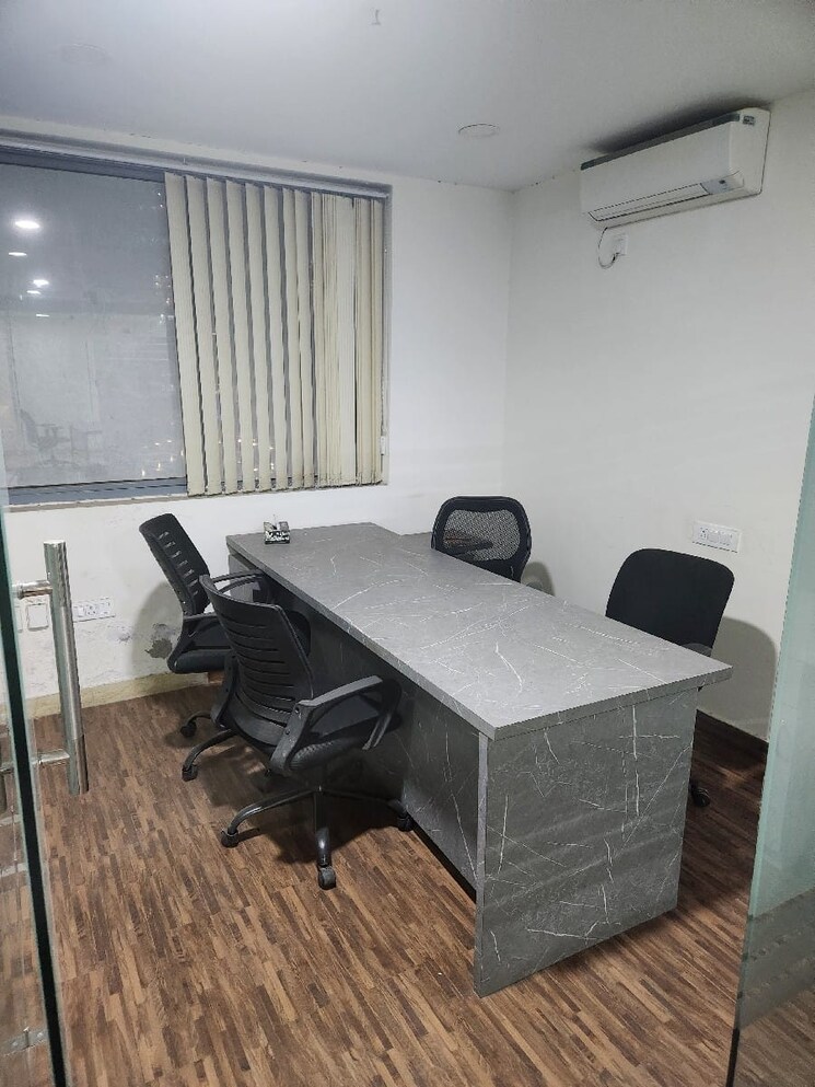 Team Area, emaar-emerald-plaza Commercial Office Space 644 Sq.Ft. In Sector 65 Gurgaon 9198781