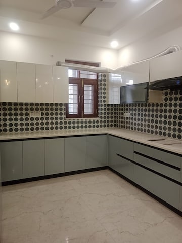 Kitchen in 3 BHK Builder Floor at BPTP Park Elite Floors, Sector 85 – for Sale