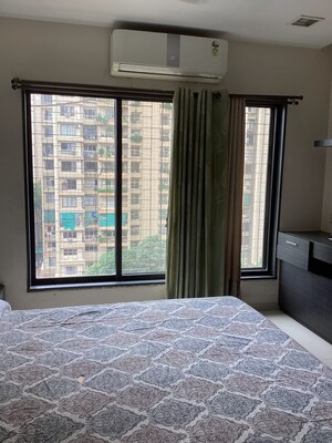 Room in 3.5 BHK Apartment at Lokhandwala Green Acres, Andheri West – for Rent
