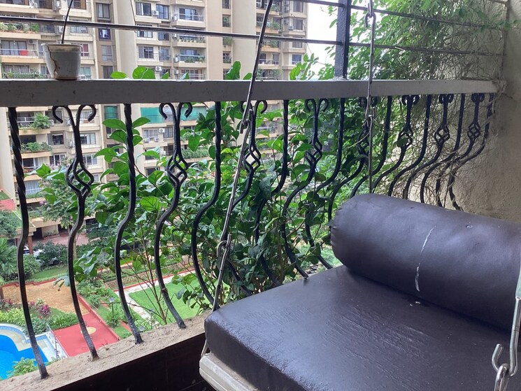 Balcony, lokhandwala-green-acres 3.5 Bedroom 2000 Sq.Ft. Apartment In Andheri West Mumbai 9198808