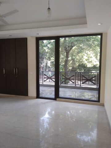 Room in 4 BHK Builder Floor at Vasant Vihar – for Rent
