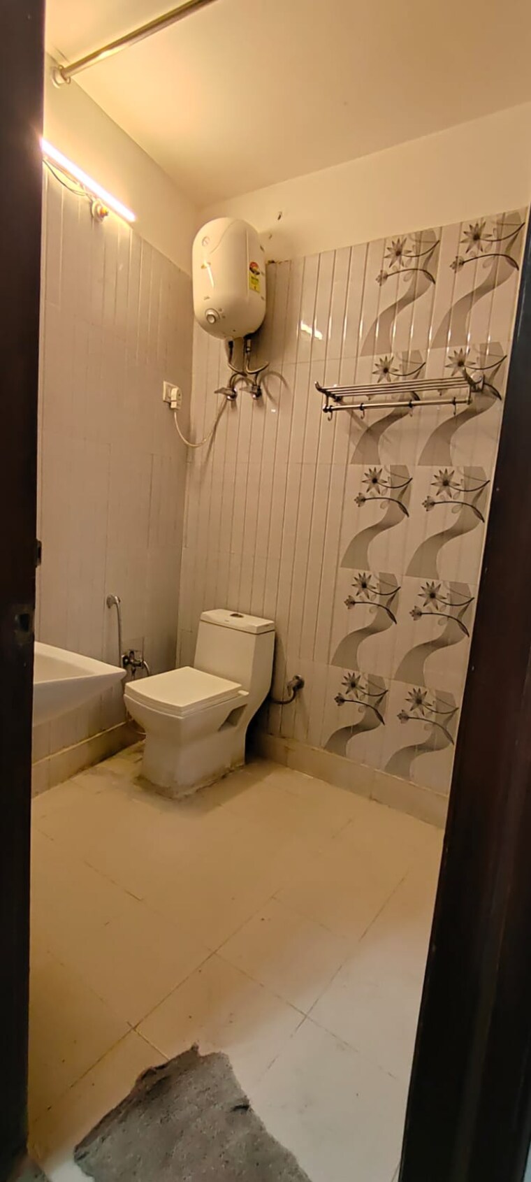 Bathroom, chattarpur 2 Bedroom 900 Sq.Ft. Builder Floor In Chattarpur Delhi 9198864