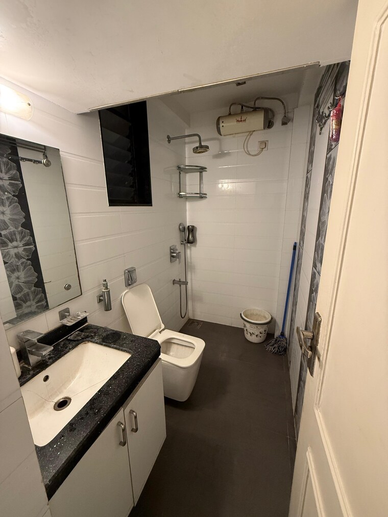 Team Area, palacia-kingston 1.5 Bedroom 750 Sq.Ft. Apartment In Thane West Thane 9198884