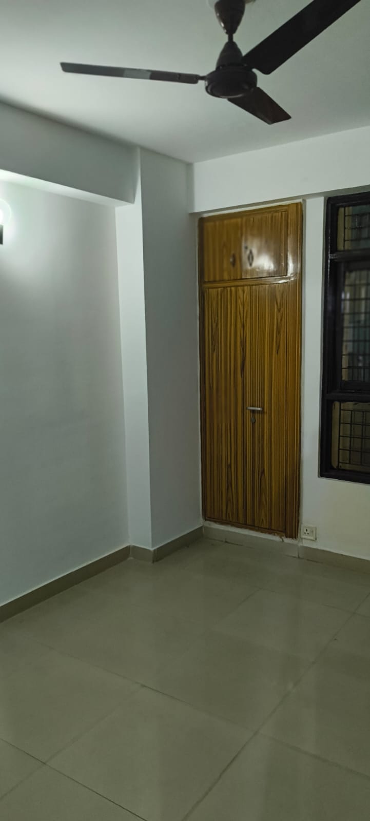 2 BHK Apartment For Sale in Wave Executive Floors