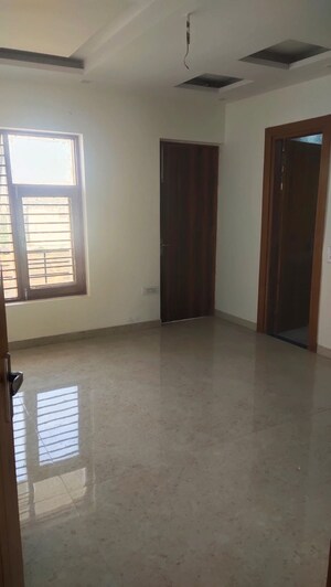 Room in 4 BHK Builder Floor at Sector 84 – for Sale