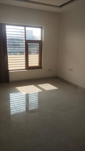 Room in 4 BHK Builder Floor at Sector 84 – for Sale