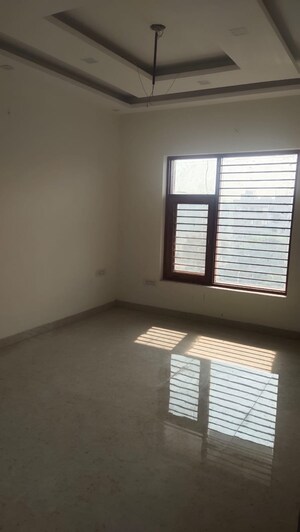 Room in 4 BHK Builder Floor at Sector 84 – for Sale