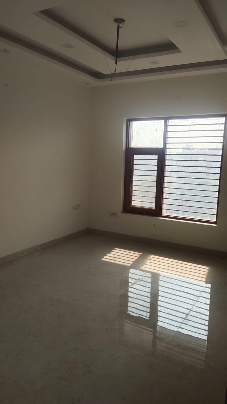 Room, sector 84 4 Bedroom 325 Sq.Yd. Builder Floor In Sector 84 Faridabad 9199004