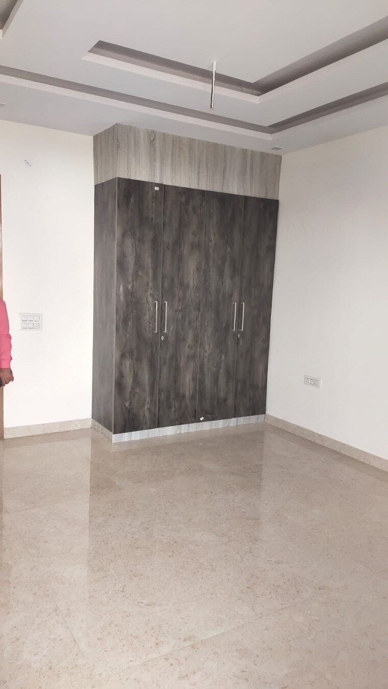 Room, sector 84 4 Bedroom 325 Sq.Yd. Builder Floor In Sector 84 Faridabad 9199004