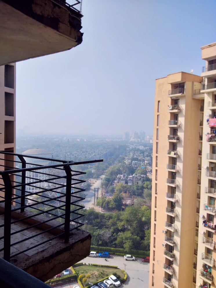 Exterior View, amrapali-pan-oasis 1 RK 400 Sq.Ft. Apartment In Sector 70 Noida 9199033