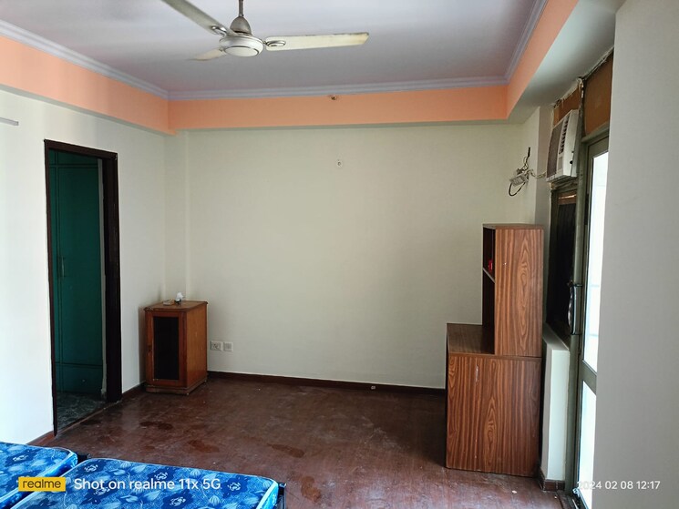 Room, amrapali-pan-oasis 1 RK 400 Sq.Ft. Apartment In Sector 70 Noida 9199033