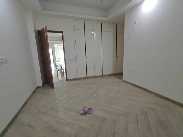 Room, uchdpl-veridia-oakwood-enclave 4 Bedroom 2385 Sq.Ft. Apartment In Wave City Ghaziabad 9199067