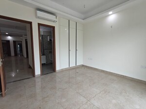 Room in 4 BHK Apartment at Uchdpl Veridia Oakwood Enclave, Wave City – for Sale