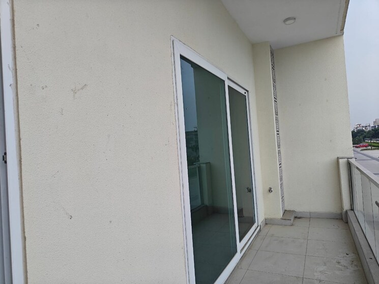 Balcony, uchdpl-veridia-oakwood-enclave 4 Bedroom 2385 Sq.Ft. Apartment In Wave City Ghaziabad 9199067