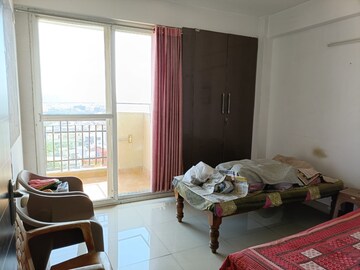 Room in 3 BHK Apartment at Sg Homes, Vasundhara Sector 4 – for Rent