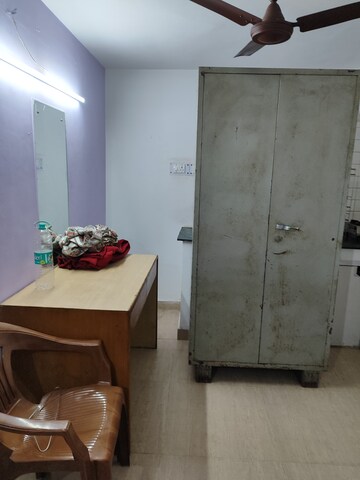 Furnished Amenities in Studio Apartment at Vijayant Enclave, Sector 29 – for Rent