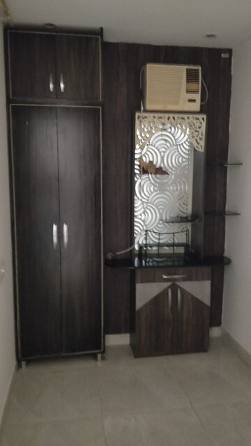 Furnished Amenities in 3.5 BHK Apartment at M3M Golf Estate, Sector 65 – for Rent