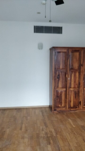 Room in 3.5 BHK Apartment at M3M Golf Estate, Sector 65 – for Rent