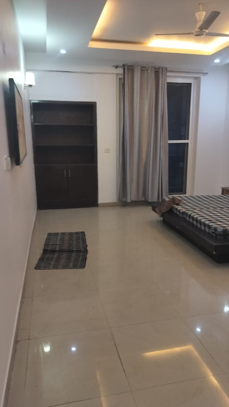 Room, sector 37 Pg For Girls In Sector 37 9199096