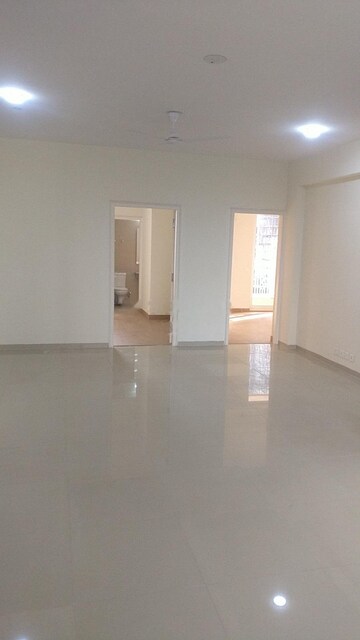 Room in 4 BHK Apartment at Emaar Palm Hills, Sector 77 – for Rent