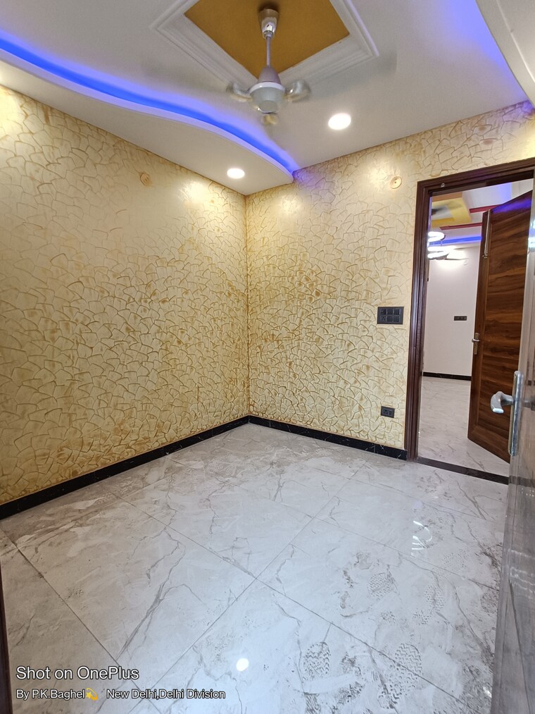 Room, govindpuri 3 Bedroom 950 Sq.Ft. Builder Floor In Govindpuri Delhi 9199230