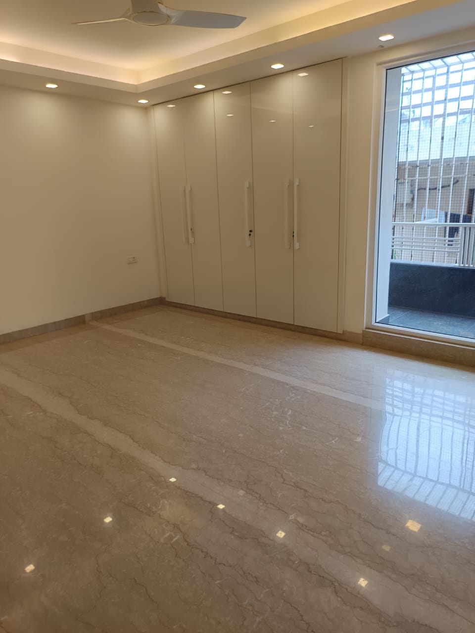 2 BHK 1000 Sq.Ft. Apartment in Central Park II-The Room