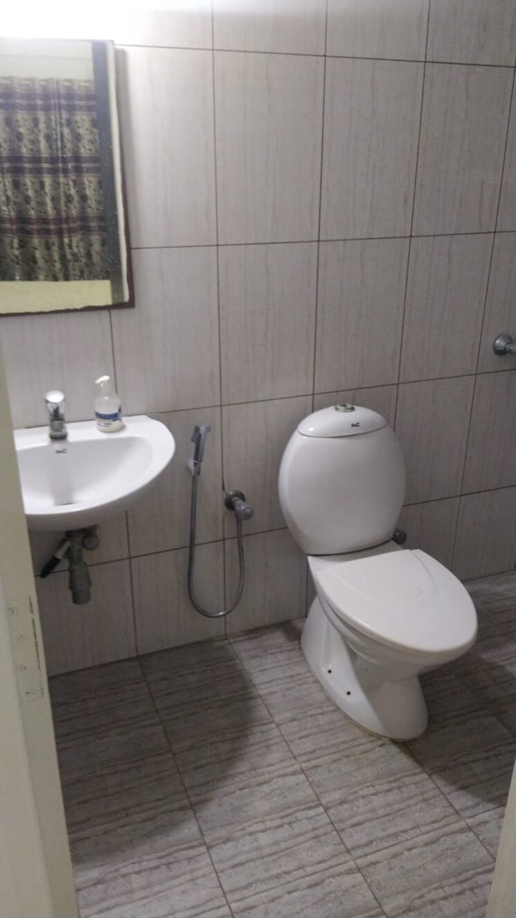 Bathroom, innovative-aspen-woods 2.5 Bedroom 1430 Sq.Ft. Apartment In Bannerghatta Road Bangalore 9199247