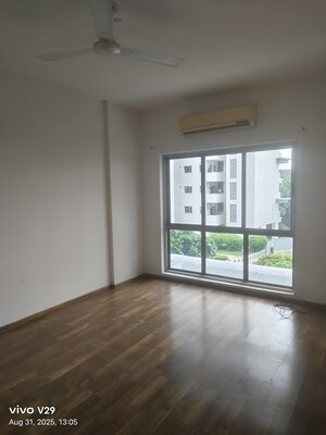 Room in 3 BHK Apartment at Tata Primanti Phase 2, Sector 72 – for Sale