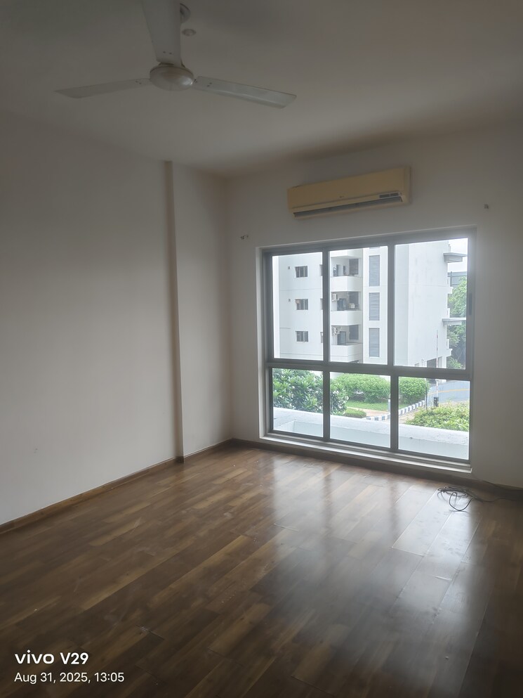 Room, tata-primanti-phase-2 3 Bedroom 2550 Sq.Ft. Apartment In Sector 72 Gurgaon 9199278