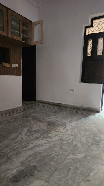 Room in 2 BHK Builder Floor at Spring Field, Sector 31 – for Rent