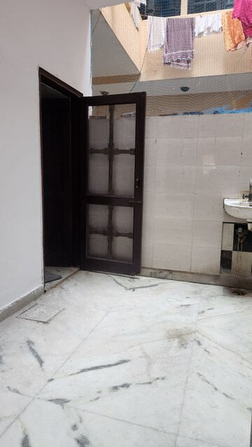 Living Room in 2 BHK Builder Floor at Spring Field, Sector 31 – for Rent