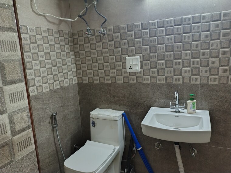 Attached Bathroom, alaknanda 3 Bedroom 1350 Sq.Ft. Apartment In Alaknanda Delhi 9199341