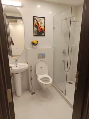 Bathroom in 3 BHK Builder Floor at Unitech South City 1, South City 1 – for Rent