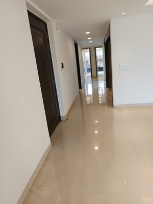 Building Lobby in 3 BHK Builder Floor at Unitech South City 1, South City 1 – for Rent