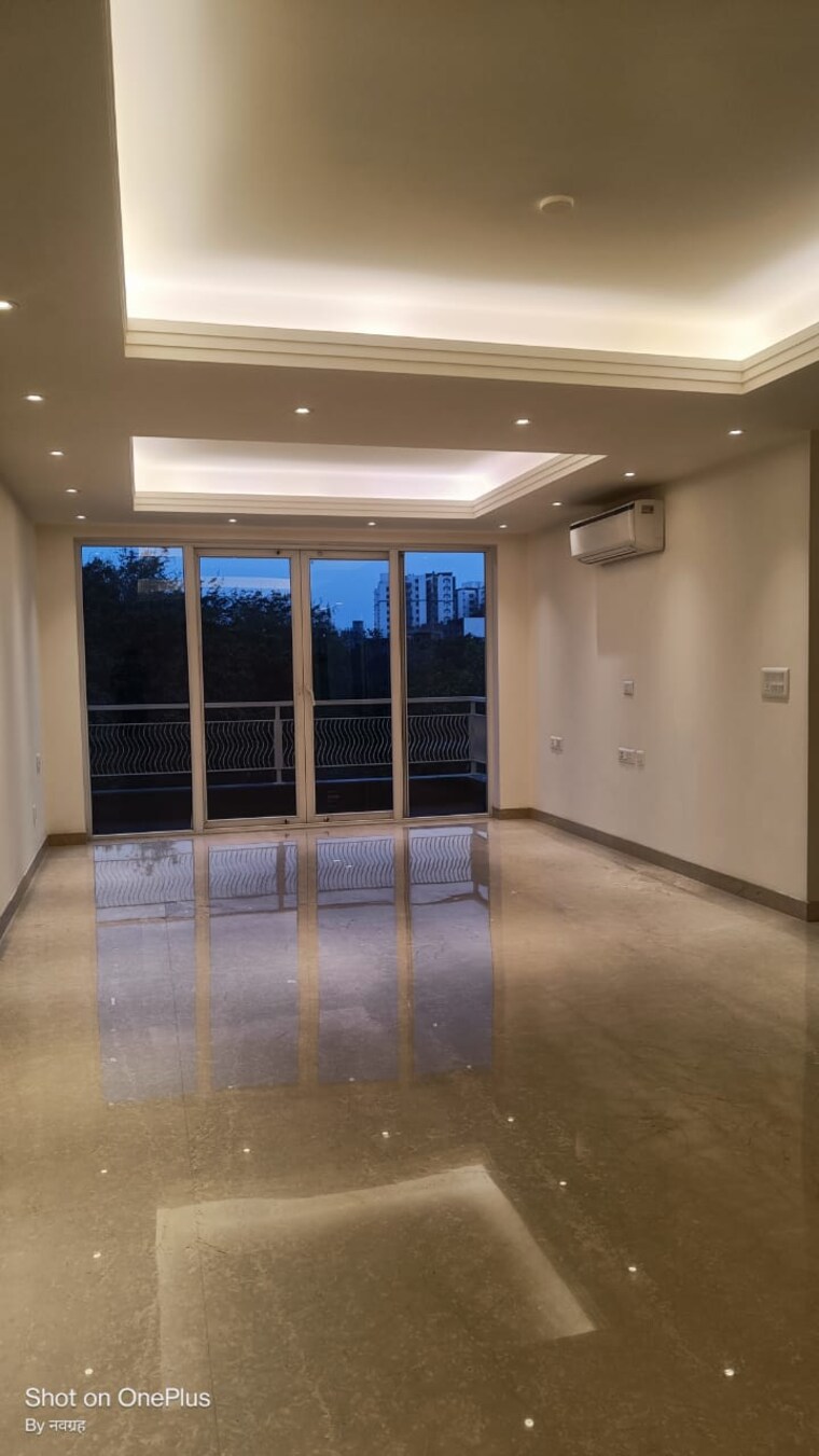 Room, unitech-south-city-1 3 Bedroom 300 Sq.Yd. Builder Floor In South City 1 Gurgaon 9199329