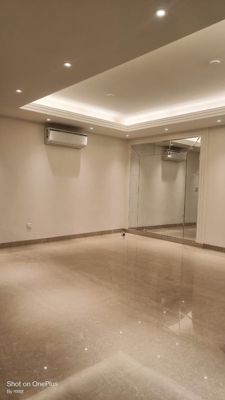 Room, unitech-south-city-1 3 Bedroom 300 Sq.Yd. Builder Floor In South City 1 Gurgaon 9199329